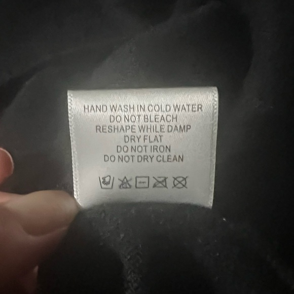 🆕 Alya Mock Neck Sleeveless Cape Sweater Poncho w/ Front Pockets in Black | S/M - Picture 8 of 8